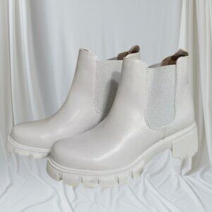 Women’s White Chunky Chelsea Boots – Size 7